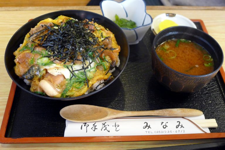 伊良湖岬「みなみ」食べる、名物大アサリのフライと大アサリ丼 伊良湖岬「みなみ」食べる、名物大アサリのフライと大アサリ丼