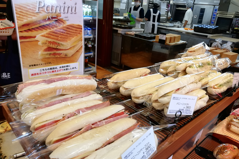 焼き立てパニーニが美味しい石窯パン工房シャンボール入野店 7時からの営業で朝食にもピッタリ