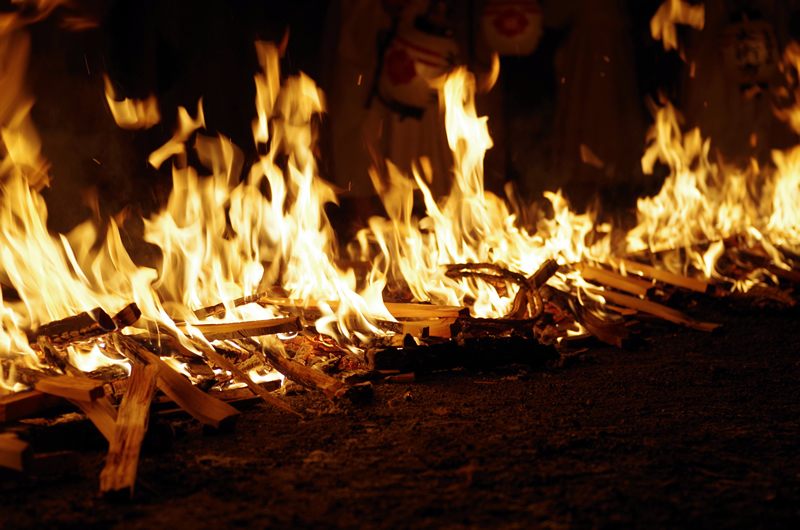 可睡斎 秋葉の火祭り 火わたり