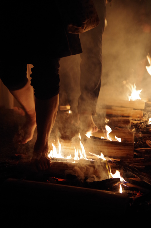 可睡斎 秋葉の火祭り 火わたり