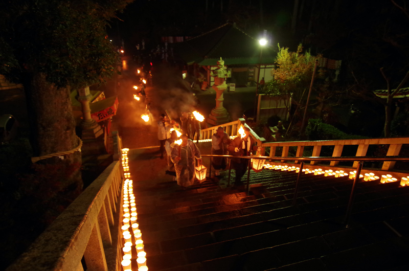 可睡斎 秋葉の火祭り 松明道中