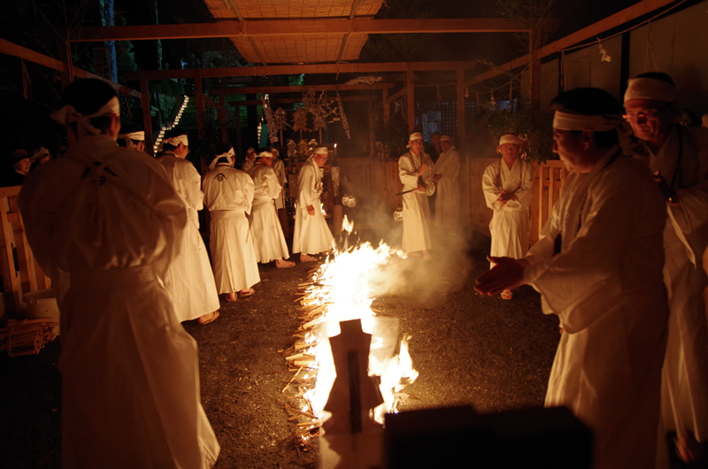 可睡斎 秋葉の火祭り 火わたり